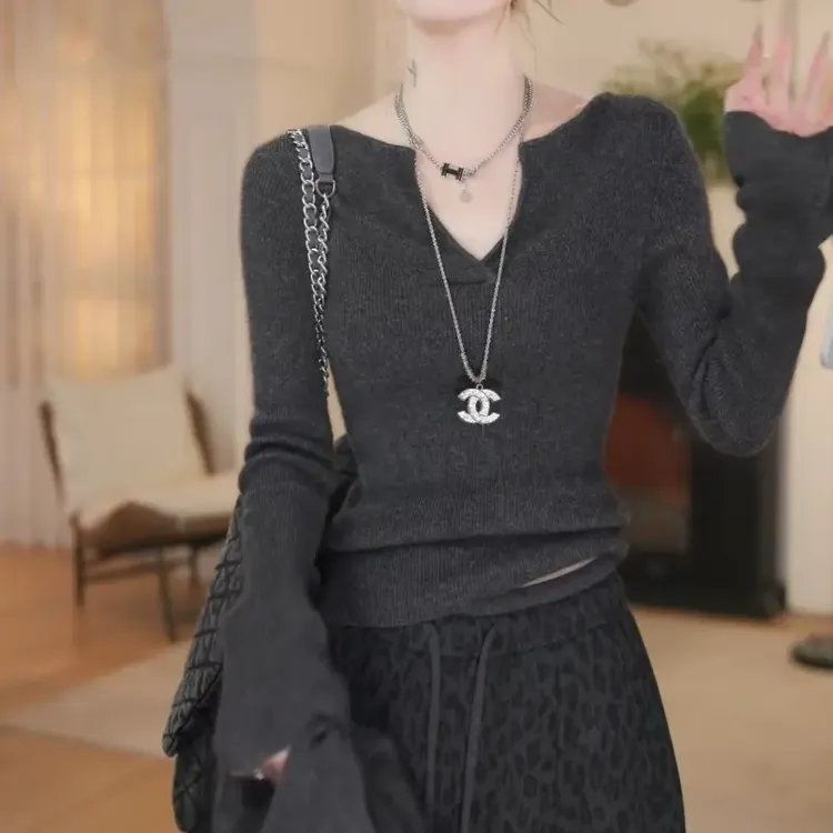 2026春季新款洋气女装外出新款毛衣辣妹风修身上衣灰色v领针织衫