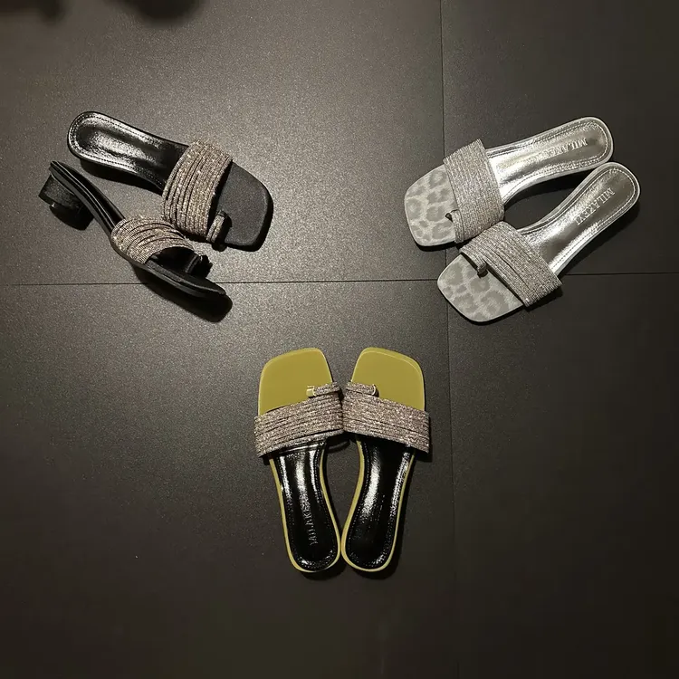 2025年夏季新款休闲简约复古爆款一字水钻气质高级百搭方头一字拖