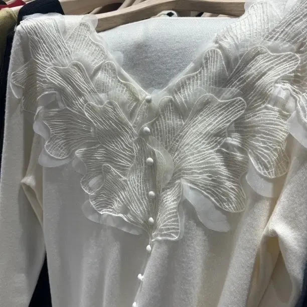 23297绵羊毛V领蕾丝洋气针织衫