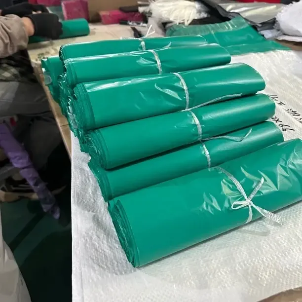 绿色半新料快递袋多尺寸快递包装袋热销热卖加厚快递连卷袋打包袋