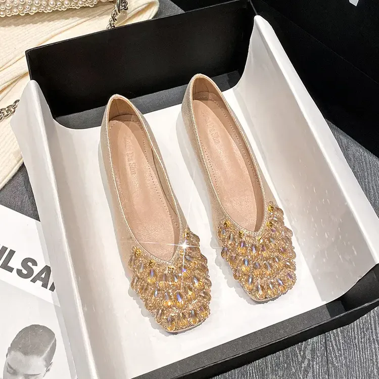 法式洋气水钻单鞋2024新款春夏季粗跟软底女鞋时尚百搭大码女鞋