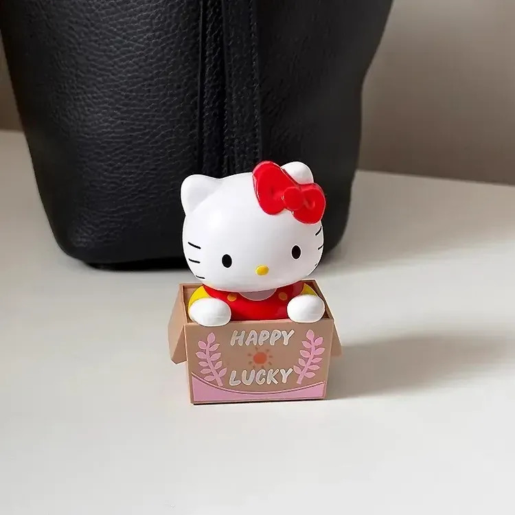 快递猫hellokitty生日礼物书桌汽车中控台装饰太阳能摆件可爱W274