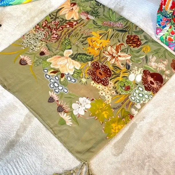 玉兰花印花围巾大方巾披肩带吊坠款式