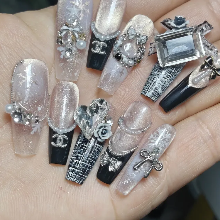 新款高级感爆闪镶钻渐变猫眼纯手工穿戴甲