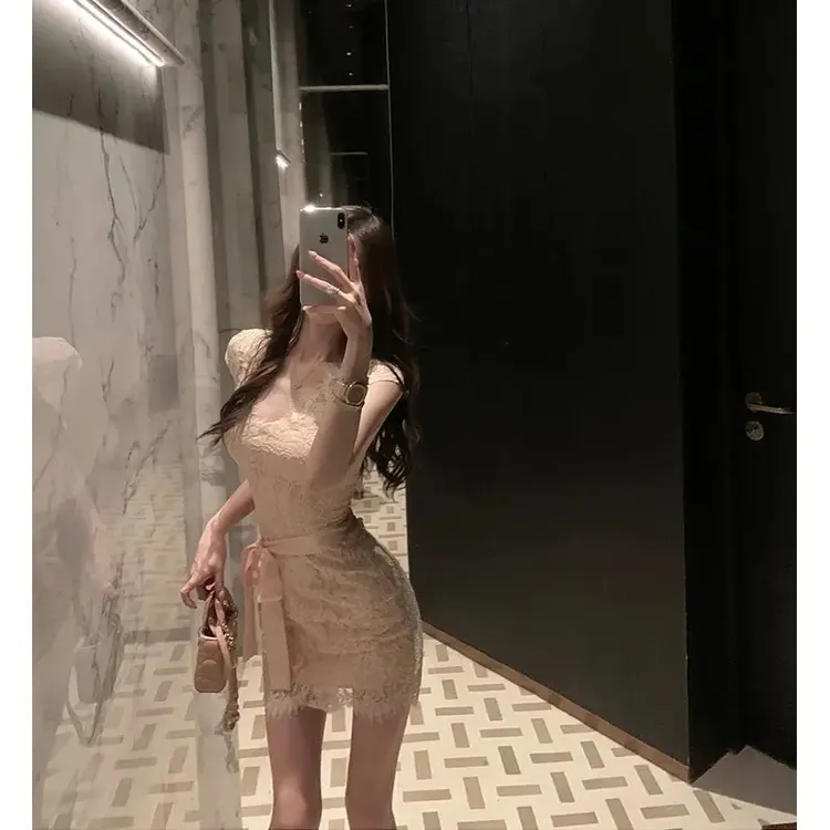 连衣裙女2025春季新款气质温柔蕾丝梦中情裙收腰性感纯欲包臀裙