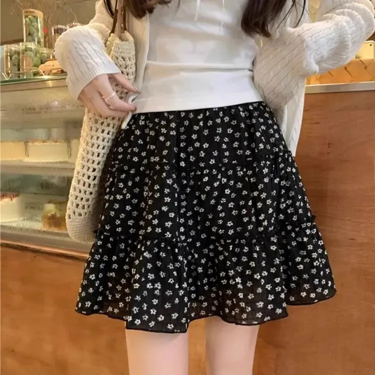 黑色碎花半身裙女夏季2025新款小个子高腰a字短裙蛋糕裙显瘦裙子