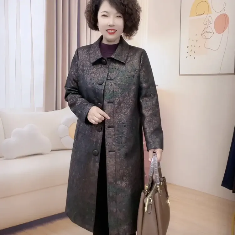 中老年妈妈长袖翻领单排扣双侧兜长款春秋时尚风衣外套