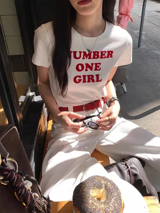 千朔正肩短袖印花圆领T恤女夏季休闲百搭显瘦辣妹不漏腰上衣