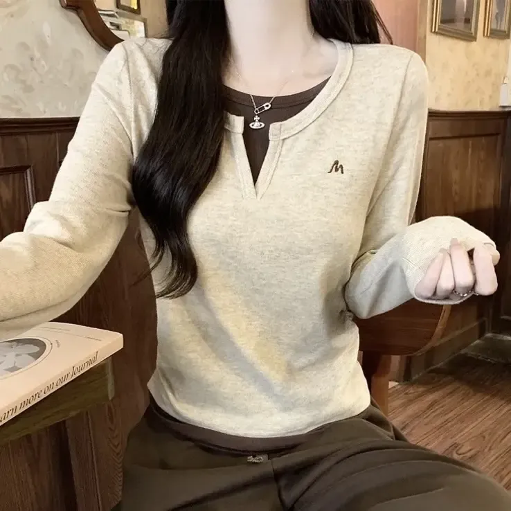 高级感秋季长袖辣妹风抽褶复古港风V领2025女T恤修身显瘦内搭小众