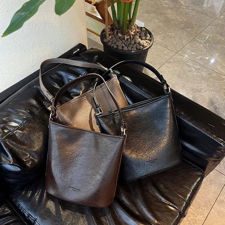 【慵懒日常】今年超火百搭简约大容量单肩腋下包女包小众休闲斜挎包