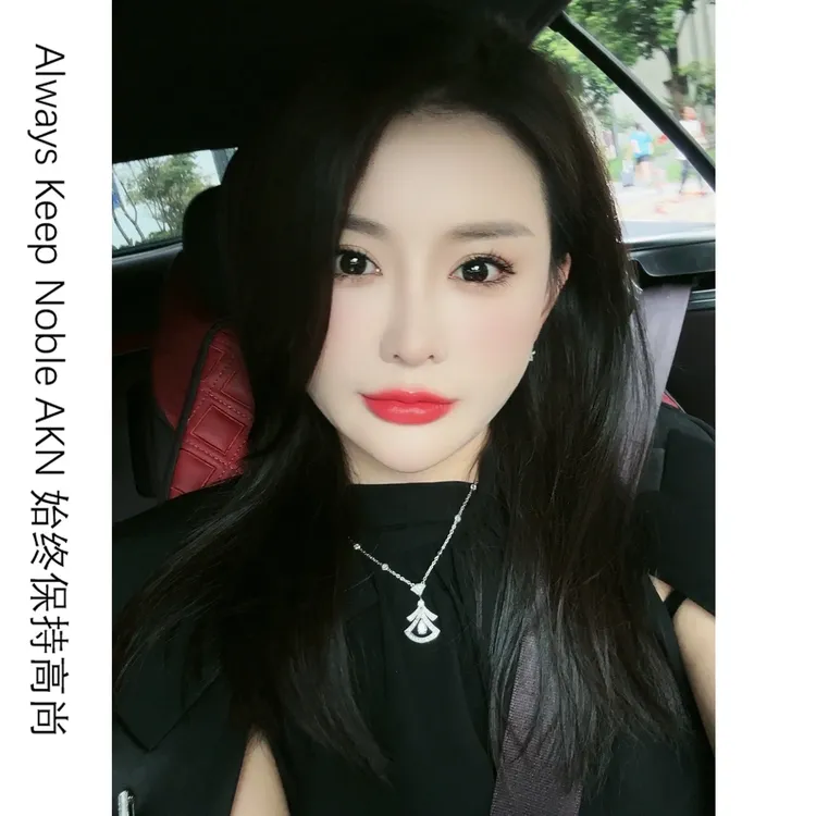 钛钢仿水晶项链 英子同款镀满钻小香风轻奢气质项链