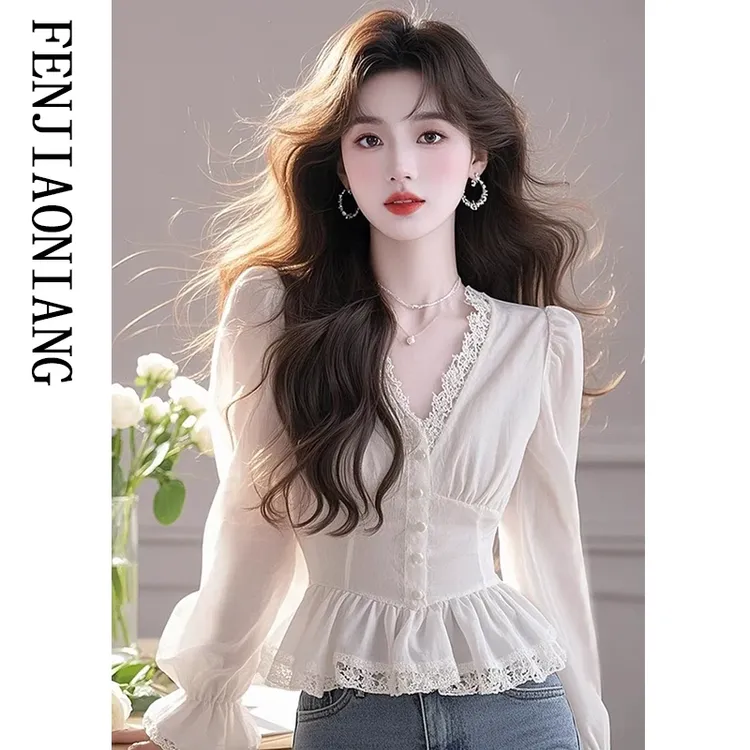 法式公主风独特漂亮衬衫女春季高级感白色v领蕾丝小衫收腰短上衣
