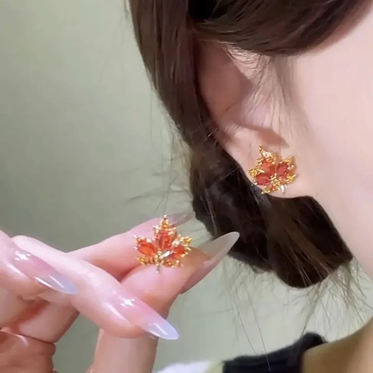 铜合金珐琅耳饰 铜合金枫叶耳饰 红色锆石耳钉秋冬轻奢气质百搭