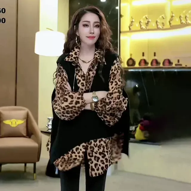 2023深冬装搭配一整套时尚设计感豹纹印花衬衫女显瘦针织马甲两件