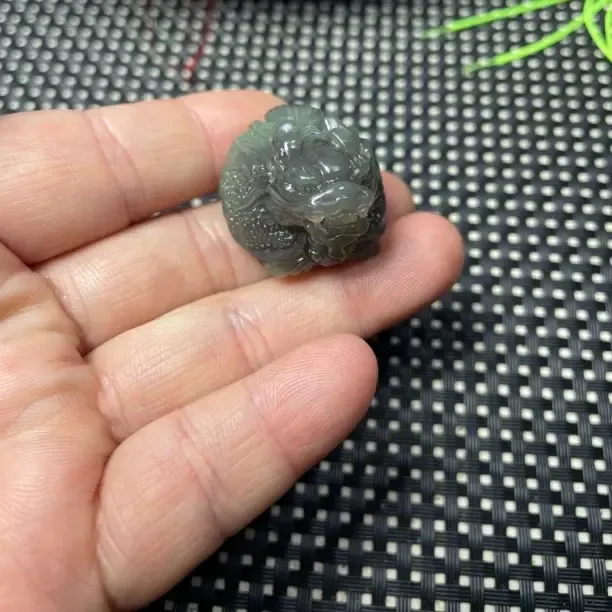 和田玉烟灰色龙龟富甲天下荣归故里玉质细腻油润小手把件