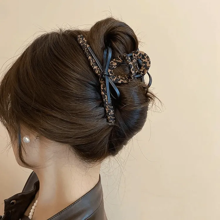 秋冬豹纹蝴蝶结抓夹女2025新款高级感鲨鱼夹后脑勺发夹大号头饰