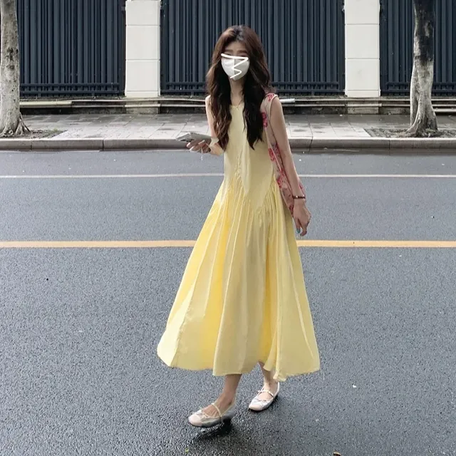 茶歇法式黄色无袖连衣裙子女装夏季2025年新款气质高级感背心长裙