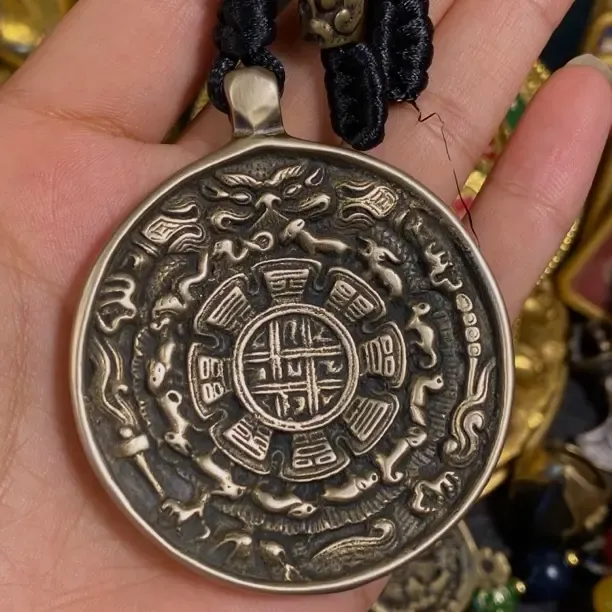 藏式老铜加银奸熊九宫八卦牌