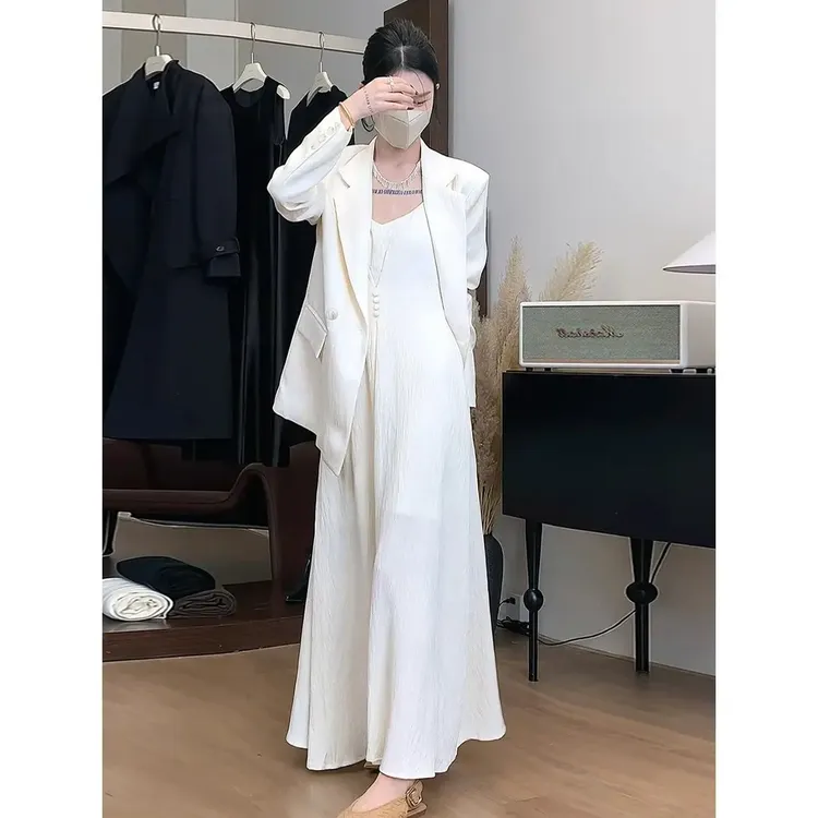 大码设计感西装外套女微胖mm休闲气质百搭西服吊带裙两件套装长裙