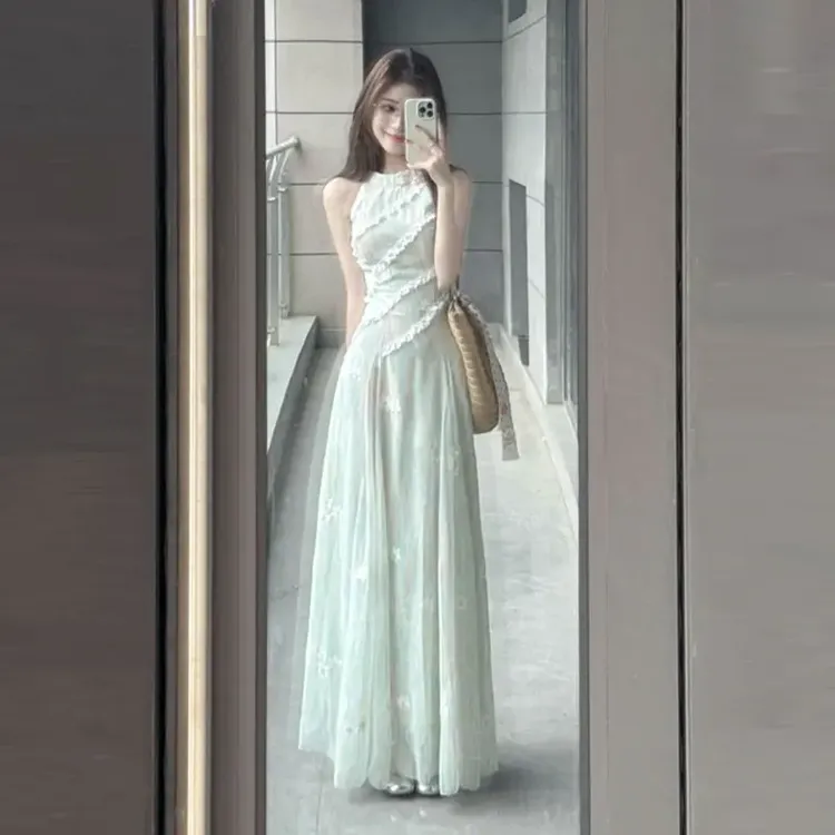 法式甜美无袖挂脖连衣裙子女2025夏季新款高级感气质绝美收腰长裙