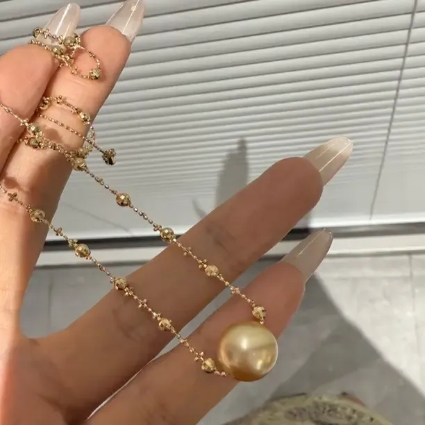 18k金镶嵌11 - 12mm南洋金珠吊坠项链