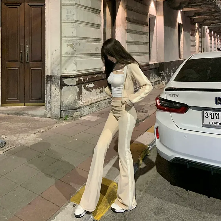 嘻嘻风休闲阿运动短款长袖连帽上衣女春季高腰显瘦喇叭裤套装