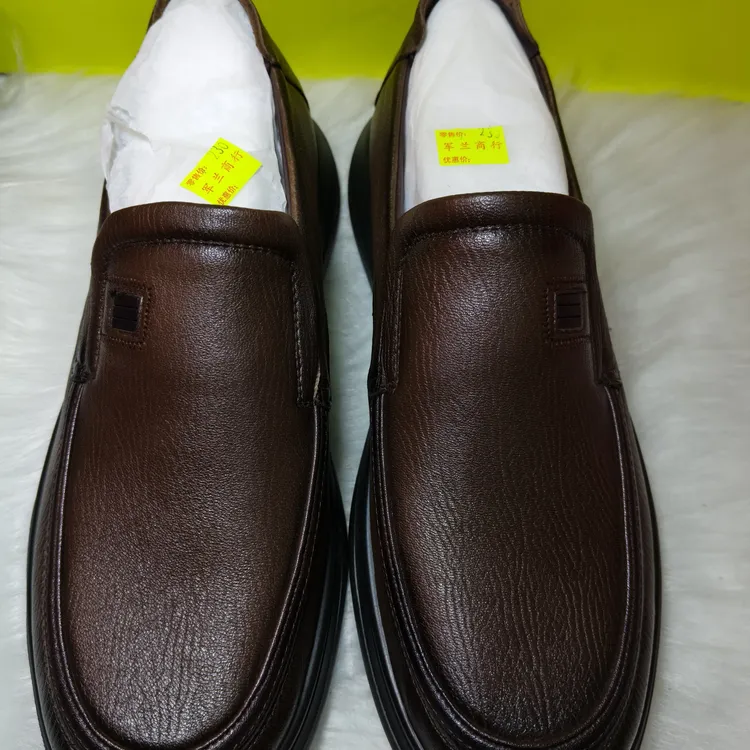头层牛皮休闲皮鞋，软底软面，透气防臭，防滑耐磨，质量保证