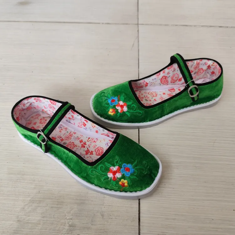 春秋女士手工塑料底一带绣花方口布鞋绿色民族风浅口平跟居家单鞋