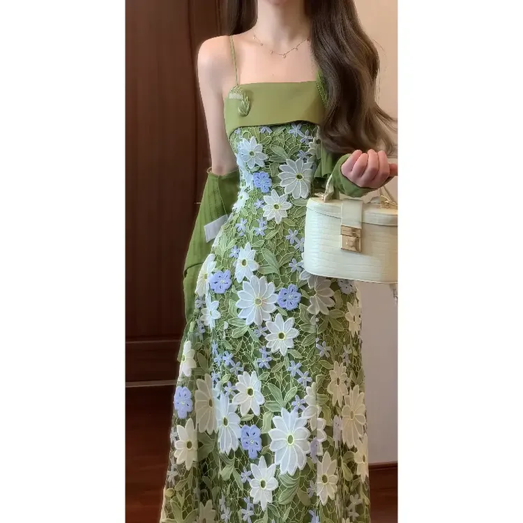 2025春夏新款法式浪漫蕾丝镂空绿色吊带连衣裙防晒空调开衫两件套