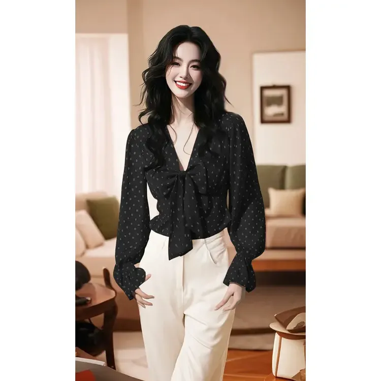 2025年爆款小衫法式高级感黑色v领蝴蝶结系带喇叭袖衬衫女春