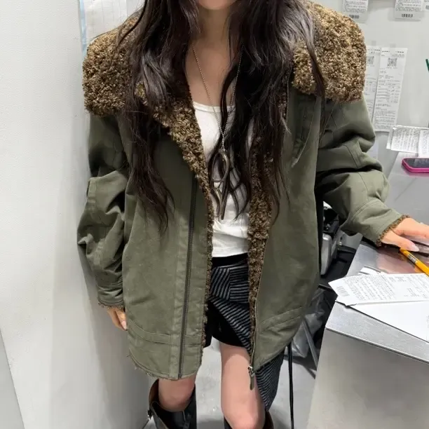 女INS风极简风冬季长袖短外套常规宽松型翻领厚款派克服毛毛外套