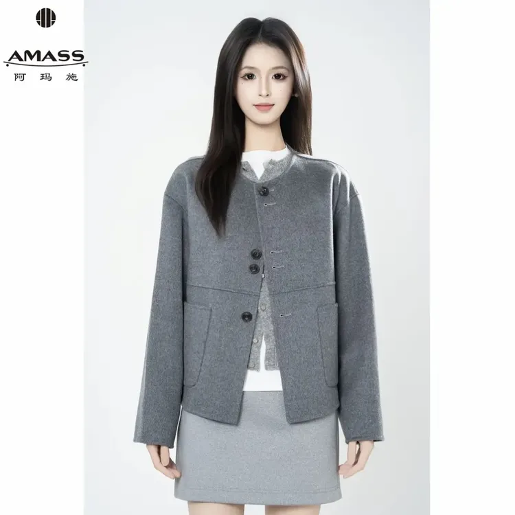 阿玛施AMASS 新款简约复古剪裁大口袋圆领宽松简约大翻领羊毛外套