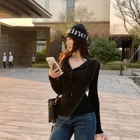 简约美式辣妹修身显身材半开扣连帽卫衣收腰内搭长袖上衣女