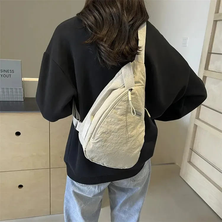 潮牌胸包男女手机斜挎包时尚简约骑行包休闲百搭轻便运动风小背包