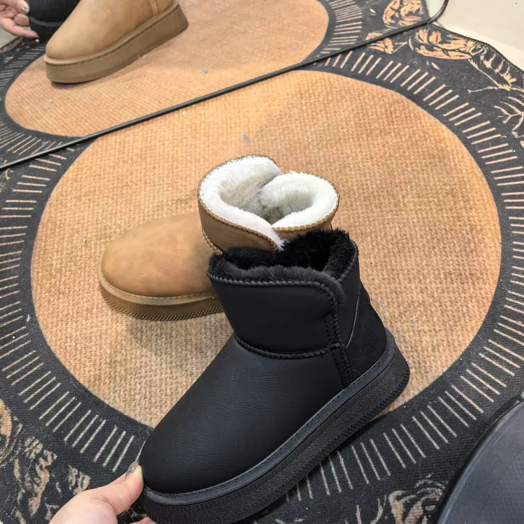 新款冬季加厚皮面防水防滑厚底4公分皮面保暖雪地靴新疆包邮