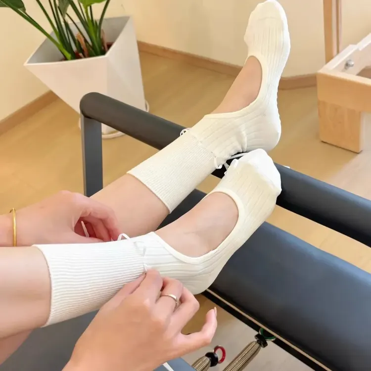 瑜伽袜夏季薄款丝带露趾小腿袜套普拉提训练专用袜防滑健身长筒袜