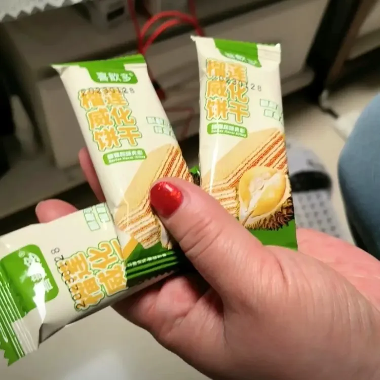 齐小圣零食小吃威化饼干追剧休闲网红解馋榴莲食品