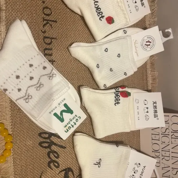 1元袜子 日系ins潮袜秋冬纯棉中筒袜提花民族风透气吸汗百搭