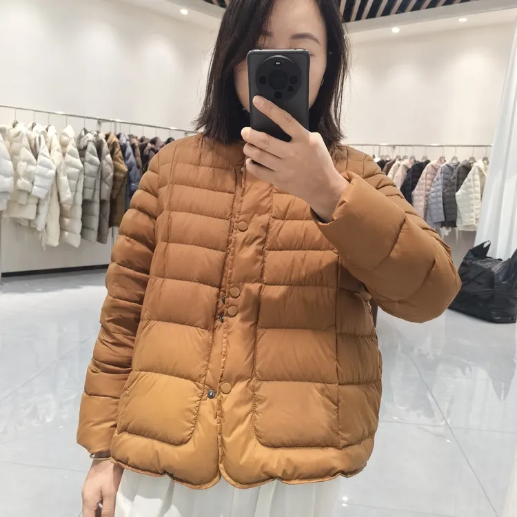 2025冬季新款短款女常规款圆领长袖简约时尚保暖百搭女士羽绒服