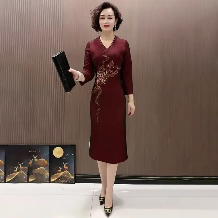 H春季新款喜婆婆中老年妈妈连衣裙大码高贵烫钻气质时尚礼服显瘦