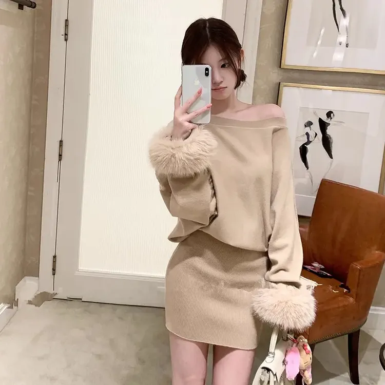 白色斜肩毛毛长袖针织连衣裙女秋纯欲气质小香风收腰修身包臀短裙
