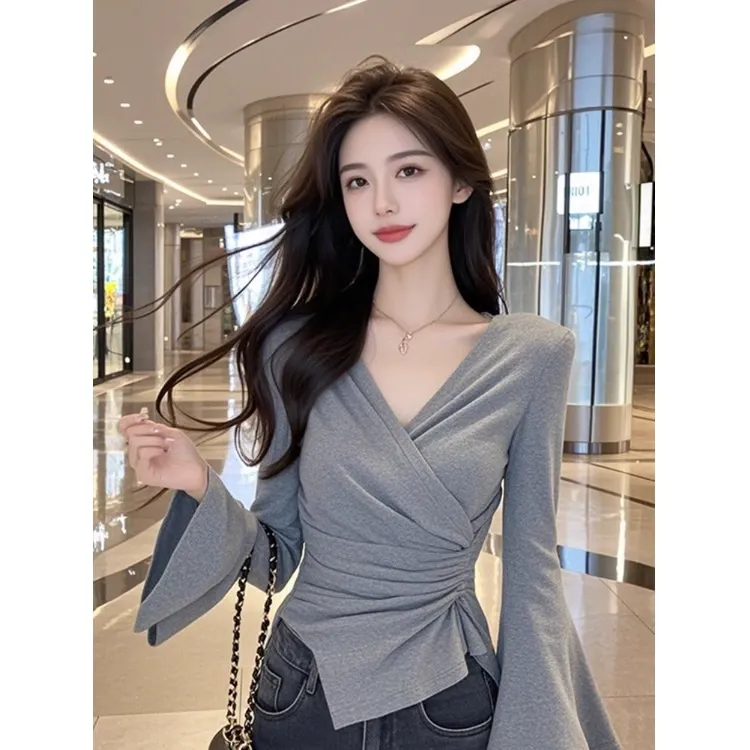 梦优莱法式V领正肩喇叭袖百搭T恤女不规则气质独特别致小众上衣