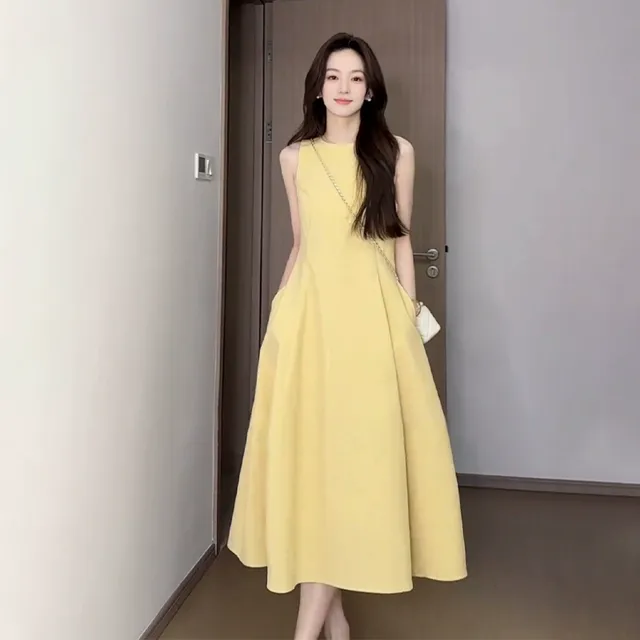 黄色无袖背心吊带连衣裙子女夏季2025年新款流行单品爆款绝美长裙