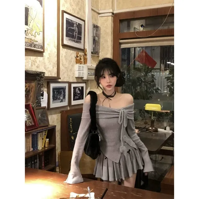 春季小个子高级感简约风翻领长袖聚酯纤维套装女露肩上衣配短裙