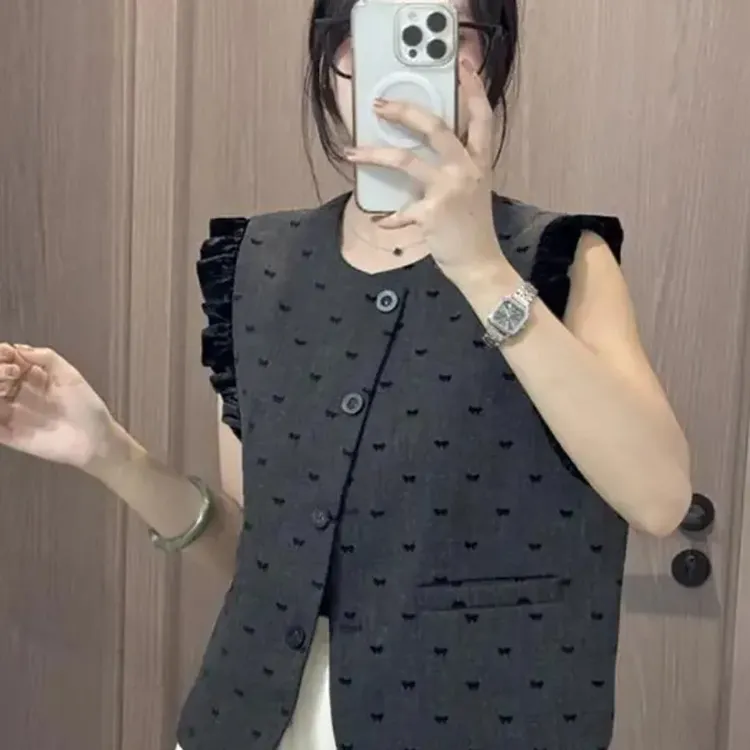 高级感木耳边短款马甲女秋季新款设计感小众无袖坎肩西装马夹外套