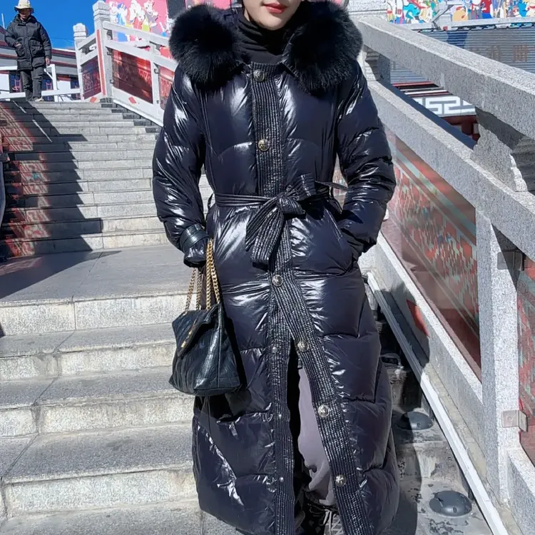 长款毛领连帽高级外套