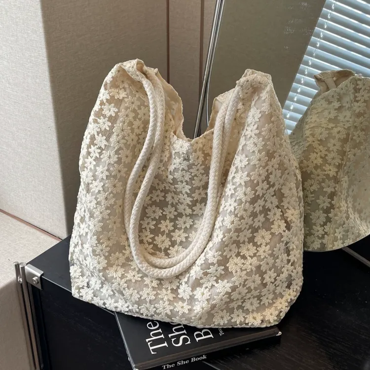 夏天碎花包包女2025新款蕾丝镂空小邹菊布包大容量通勤单肩托特包