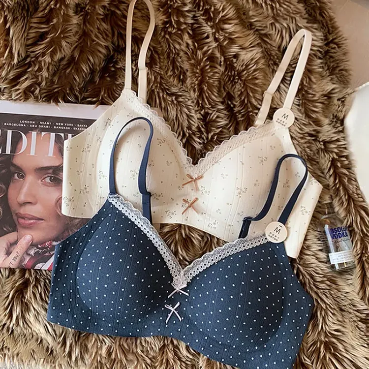 日系碎花蕾丝内衣女小胸聚拢显大文胸无痕美背舒适无钢圈固定杯