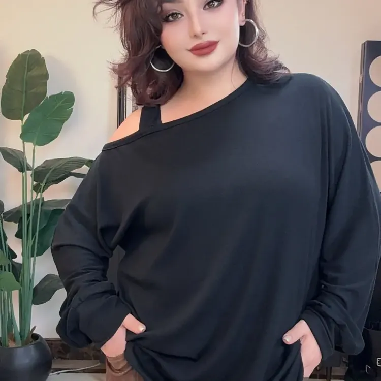 秋季宽松型露肩打底衫