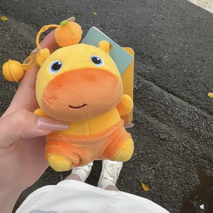 可爱水鲀撸撸表情包毛绒公仔挂件水豚安抚玩偶装饰包挂件生日礼物
